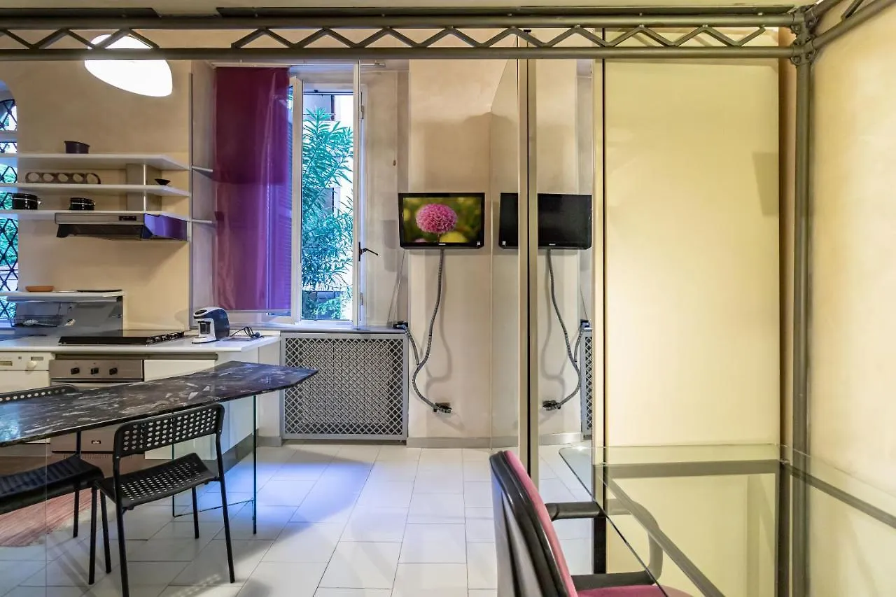 Susi'S House, Milano Via Pinaroli - By Host4U Daire