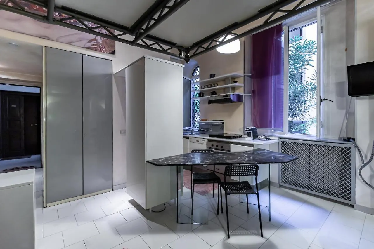 Susi'S House, Milano Via Pinaroli - By Host4U Daire